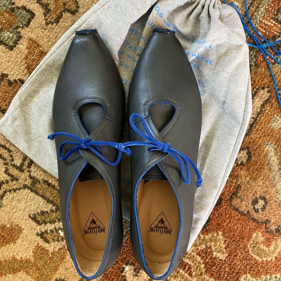 John Fluevog Gray Lace Up Leather Shoes With Blue Suede Laces And Trim - Picture 6 of 9